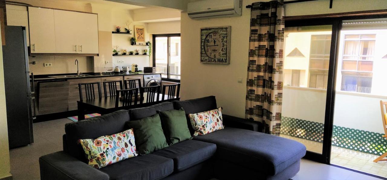 Large Apartment Near The Beach And Lisbon 코스타 다 카파리카 외부 사진
