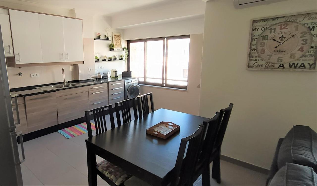 Large Apartment Near The Beach And Lisbon 코스타 다 카파리카 외부 사진